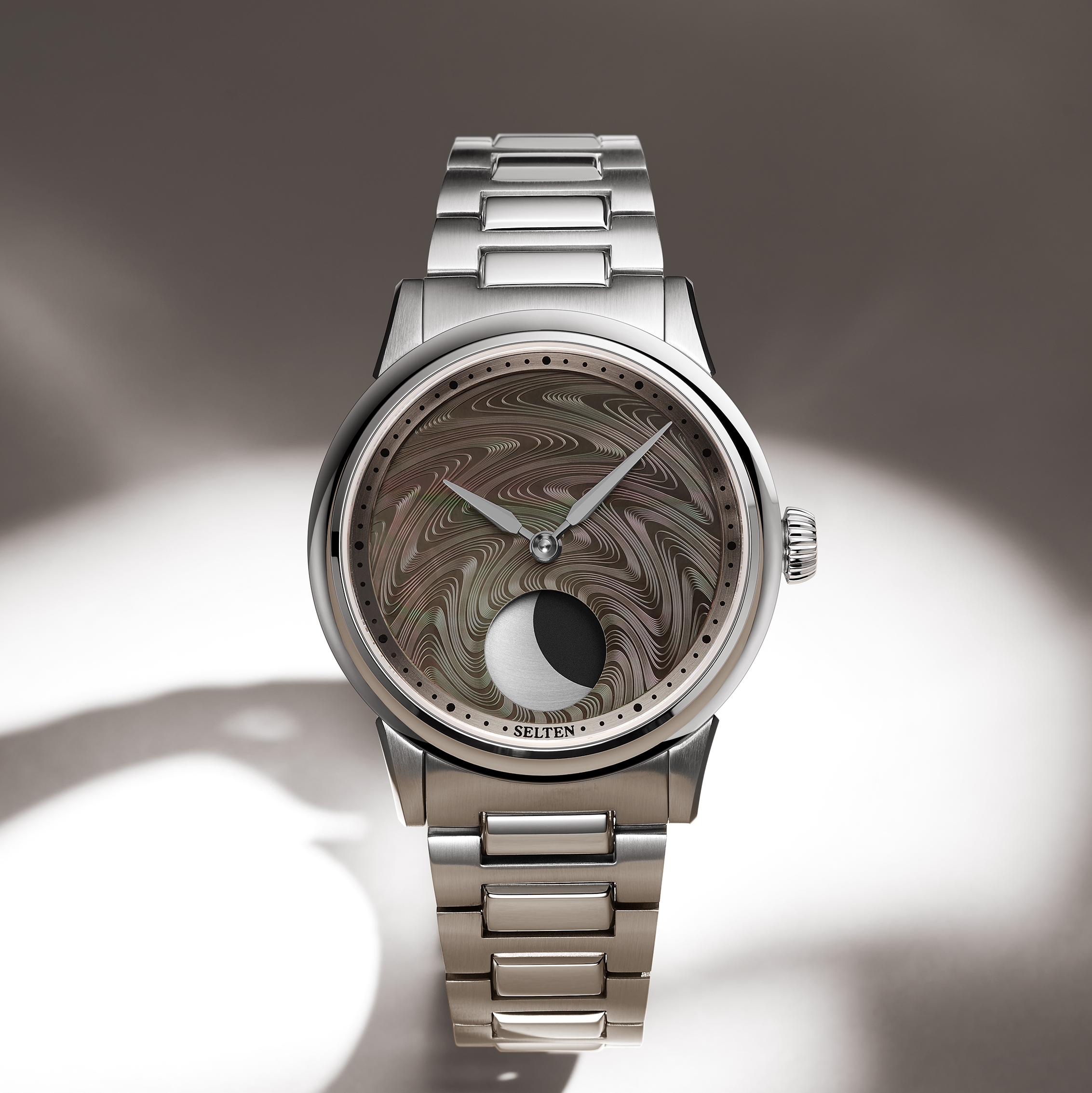 no.0192 フレンチポップなhalf moon M1 Moonphase - CNC Guilloche (Tahitian Black MoP) – Selten