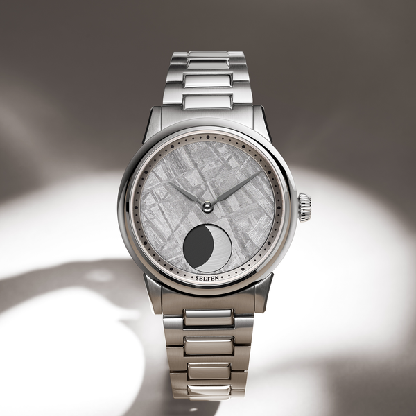 M1 Moonphase - Meteorite